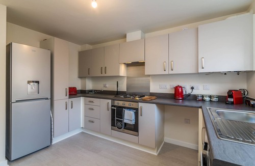 Nottingham House | An Exceptional, available 2bed House with Parking