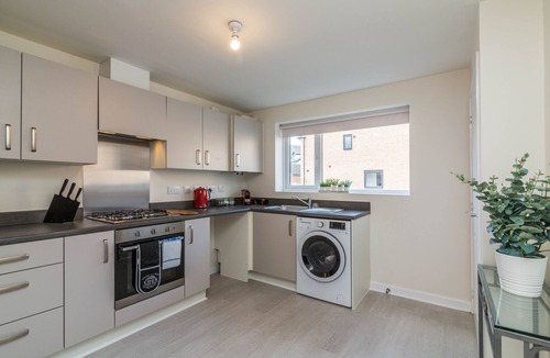Nottingham House | An Exceptional, available 2bed House with Parking