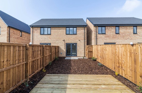 Nottingham House | An Exceptional, available 2bed House with Parking