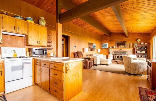 Kingston House | An Exciting Salish Escape w/Waterfront View