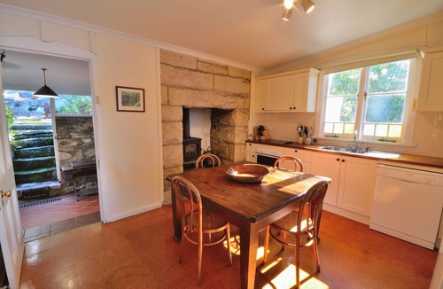 Bar Point Cottage | An idyllic haven, an hour from the CBD, ready to explore