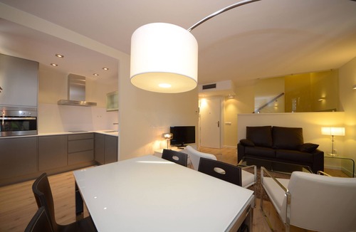 Ainsa-Sobrarbe Apartment | An immaculate apartment in old square of Ainsa