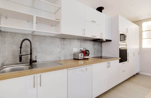 Quartier de la Goutte-d'Or House | An Inviting 2-BR/1BA Townhouse in Marx Dormoy