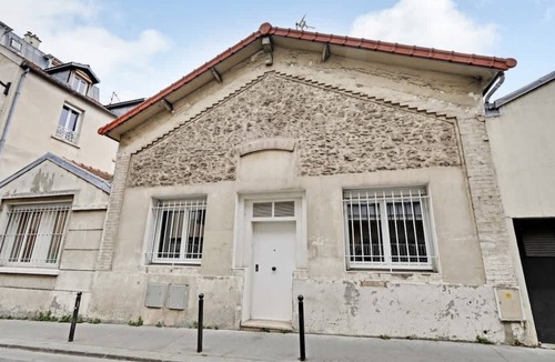 Quartier de la Goutte-d'Or House | An Inviting 2-BR/1BA Townhouse in Marx Dormoy