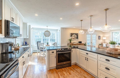 Lagoon Heights House | An Oasis on Martha's Vineyard-A 4 Bedroom 4.5 Bath Home In Historical Oak Bluffs