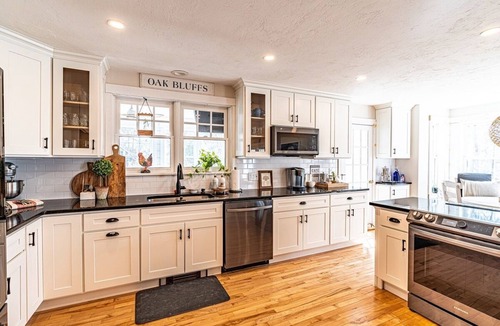 Lagoon Heights House | An Oasis on Martha's Vineyard-A 4 Bedroom 4.5 Bath Home In Historical Oak Bluffs