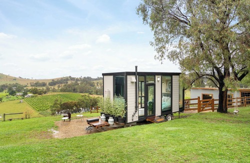 Dixons Creek House | An Unforgettable View by Tiny Away