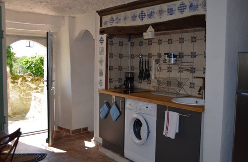 Vouvray House | An unusual experience in a troglodytic Gîte in the heart of the Loire Valley!
