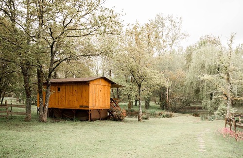 Saint-Paul-en-Born Ski Chalet | An unusual night in a cowboy's cabin on a western ranch