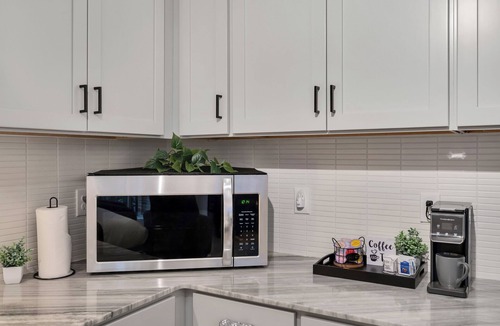 Northeast Raleigh Apartment | An Upscale Midtown Studio w/Private Balcony