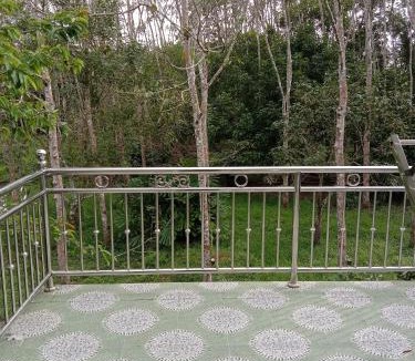 Kampung Chap House | Anaqi gelang mas