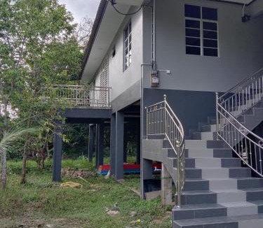 Kampung Chap House | Anaqi gelang mas