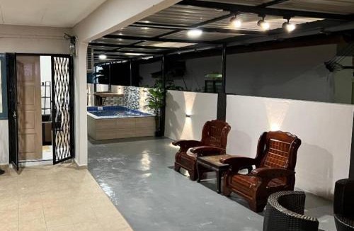 Ayer Keroh House | anas MJ homestay private pool