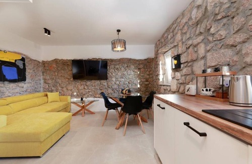 Prizna House | Ana’s Stone House Jurčić Kalić with the Pool