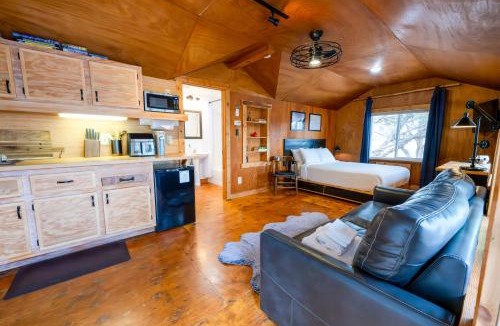 Apple Valley House | Anasazi Cliffs Lodging