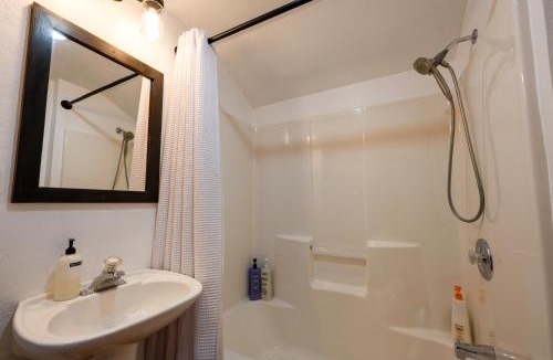 Apple Valley House | Anasazi Cliffs Lodging