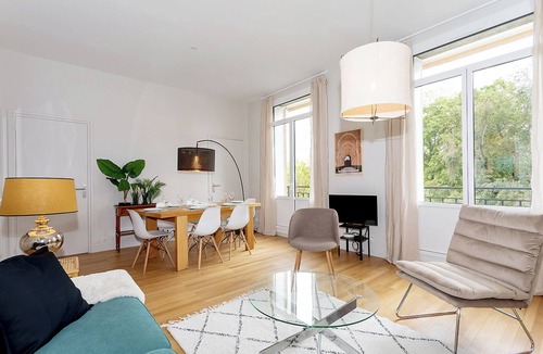 Tours City Centre Apartment | Anatole - Comfortable apartment with parking