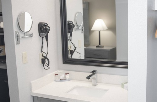 Bertsch-Oceanview Hotel | Anchor Beach Inn