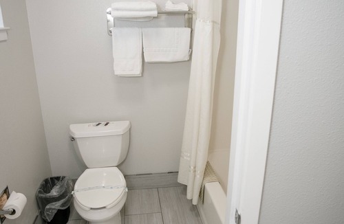 Bertsch-Oceanview Hotel | Anchor Beach Inn