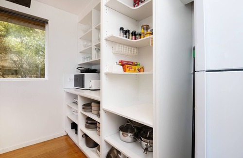 Frankston House | Anchor Beachfront | Pet Friendly on the Beach