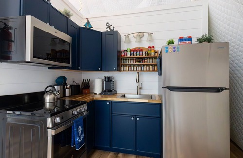 Almo Cabin | Anchor Dome | Private Dock, Free Kayaks + Pontoon & Jet Ski Rentals, Hot Tub!