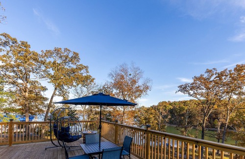 Almo Cabin | Anchor Dome | Private Dock, Free Kayaks + Pontoon & Jet Ski Rentals, Hot Tub!