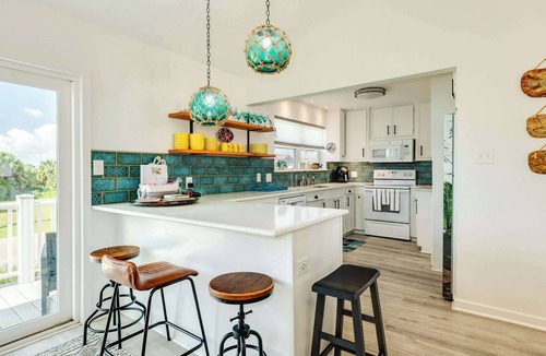 Isla Del Sol House | Anchor Down - Bay & Beach Spot, Fire Pit, Boat Slip!