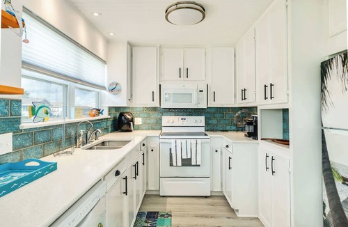 Isla Del Sol House | Anchor Down - Bay & Beach Spot, Fire Pit, Boat Slip!