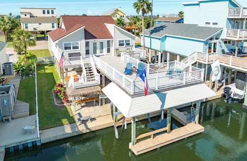 Isla Del Sol House | Anchor Down - Bay & Beach Spot, Fire Pit, Boat Slip!