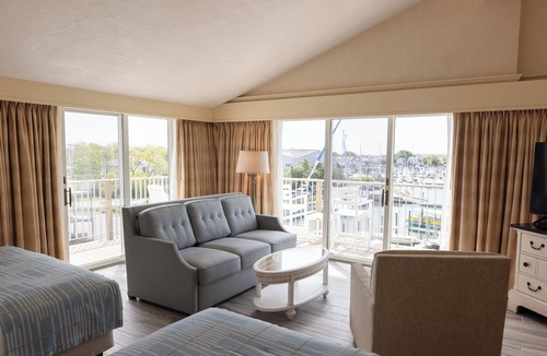 Hyannis Hotel | Anchor In Distinctive Waterfront Lodging