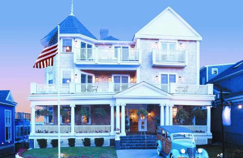 Commercial Street House | Anchor Inn Beach House