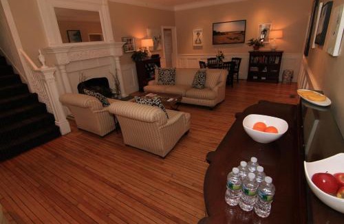 Commercial Street House | Anchor Inn Beach House