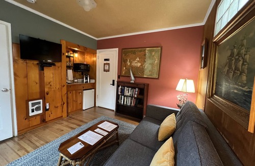 Lincoln City Hotel | Anchor Inn Resort