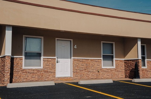 Jamestown Hotel | Anchor Inn & Suites