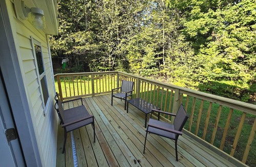 Glenburn Apartment | Anchor Maine 3Br, 2.5 Bath