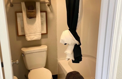 Anchor Point Hotel | Anchor Point Stays - Room 8