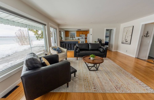 Algoma District House | Anchor Point - Waterfront Home