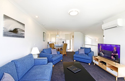 Lorne Hotel | Anchorage Motel and Villas