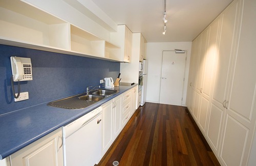 Lorne Hotel | Anchorage Motel and Villas