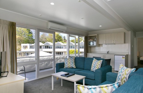 Two Mile Bay Hotel | Anchorage Resort Taupo