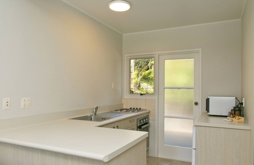 Two Mile Bay Hotel | Anchorage Resort Taupo