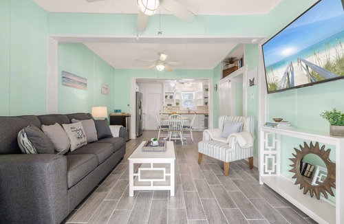 Meadows House | ANCHORS AWAY ~ Cheerful 1 BR, 1 Ba Condo with Private Hot Tub in The Meadows!