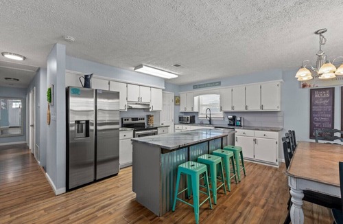 El Centro Beach House | Anchors Away ~ Gulf View with Private Pool, Golf Cart & Fire Pit