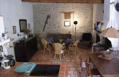 Camplong-d'Aude House | "Ancien Cafe" with courtyard