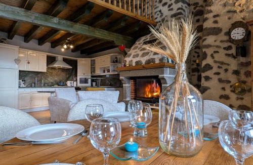 Polignac House | Ancien corps de ferme avec vue imprenable - 4 pers. - FR-1-582-545