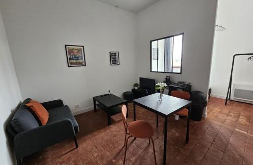 Beaupreau Apartment | ANCIEN Fenetre sur cour