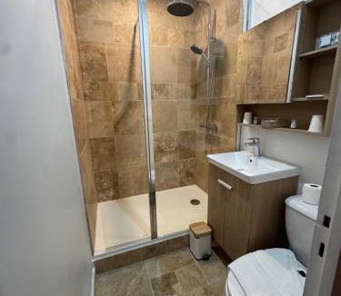 Saint-Hilaire-le-Chateau Bed & Breakfast | Ancien hôtel du Thaurion