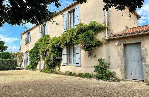 Avrille Villa | Ancien presbytère rénové avec 5 chambres
