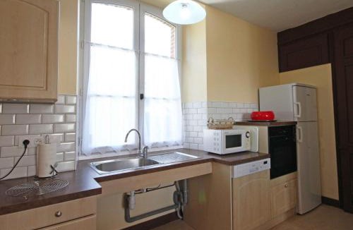 La Gonfriere House | Ancien presbytère restauré avec jardin et WIFI à La Gonfrière - FR-1-497-78