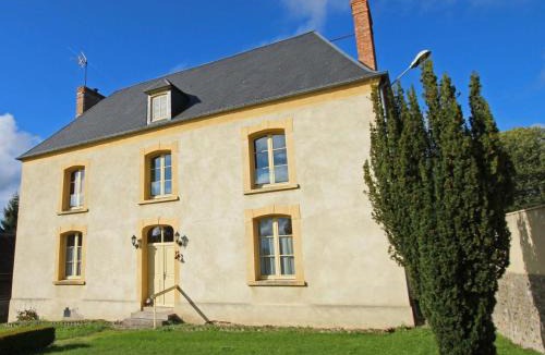 La Gonfriere House | Ancien presbytère restauré avec jardin et WIFI à La Gonfrière - FR-1-497-78
